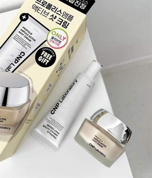 Set kem dưỡng keo ong CNP 50ML x 2 (mua 1 tặng 1)